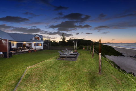 A PERFECT STAY - Belongil On The Beach - VIC Tourism 1