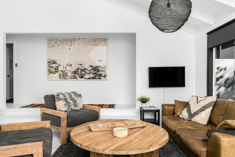 A PERFECT STAY - Black Star - VIC Tourism 2