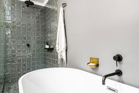 A PERFECT STAY - Black Star - VIC Tourism 1