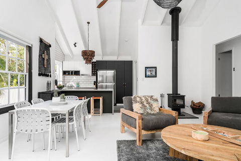 A PERFECT STAY - Black Star - VIC Tourism 0