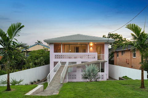 A PERFECT STAY - Sunset Beach - Surfside - VIC Tourism 1