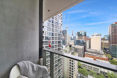 A Spacious & Modern Home Next To Southern Cross - VIC Tourism 3
