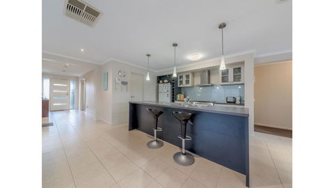 A TOUCH OF CLASS - PET FRIENDLY (OUTSIDE ONLY) - VIC Tourism 3