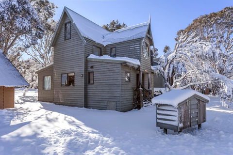 Aaragon - VIC Tourism 0