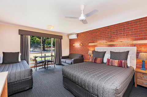 AAt 28 Goldsmith Motel - VIC Tourism 0