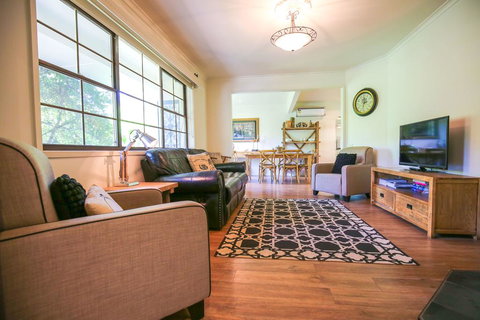 Abbeville In Bright - VIC Tourism 0