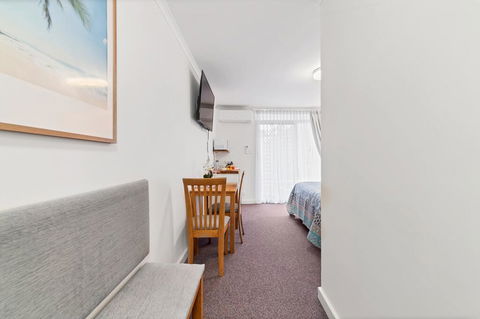 Abby's Poolside Retreat 1 - VIC Tourism 1