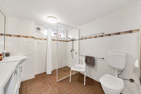 Abby's Poolside Retreat 1 - VIC Tourism 2