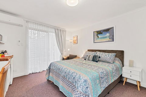 Abby's Poolside Retreat 1 - VIC Tourism 0