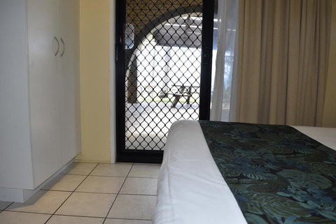 ABSOLUTE BEACH FRONT MACKAY - Comfort Resort Blue Pacific - VIC Tourism 2