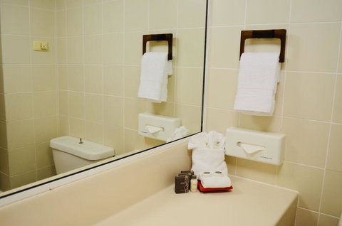 Acacia Court Hotel - VIC Tourism 3