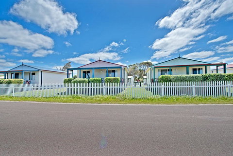 Acclaim Rose Gardens Beachside Holiday Park - VIC Tourism 1