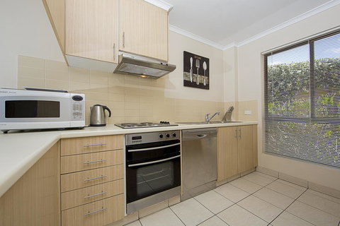 Accommodate Canberra - Kingston Court - VIC Tourism 3