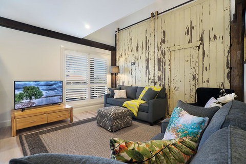 Accommodation Hunter - James Street Morpeth - VIC Tourism 0