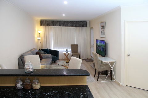 ADELAIDE CBD APARTMENT - 3BR, 2BATH & CARPARK - VIC Tourism 0