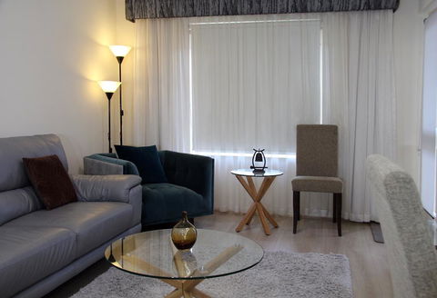 ADELAIDE CBD APARTMENT - 3BR, 2BATH & CARPARK - VIC Tourism 3