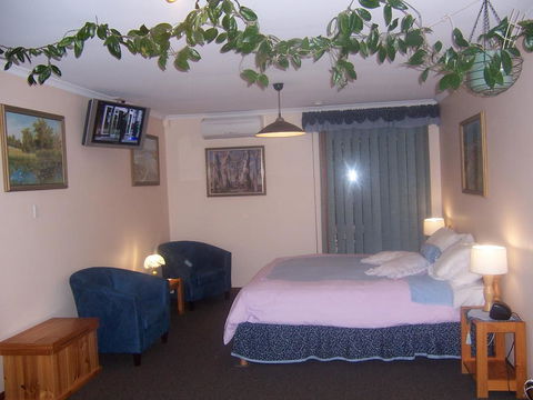 Adelaide Hills B&B Accommodation - VIC Tourism 3