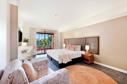 Discover Darwin From This King Studio With A Pool - VIC Tourism 0