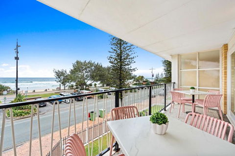 Driftwood Apartments In Surfers Paradise - Privately Managed - VIC Tourism 0