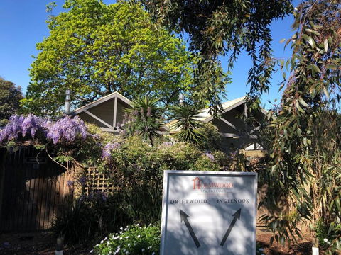Driftwood - Luxury Spa Cottage For Two - VIC Tourism 3