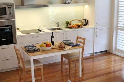 Driftwood - Luxury Spa Cottage For Two - VIC Tourism 4