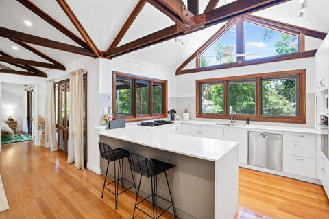 Driftwood Beach House At Rainbow Beach With Pool Aircon Wifi - VIC Tourism 1