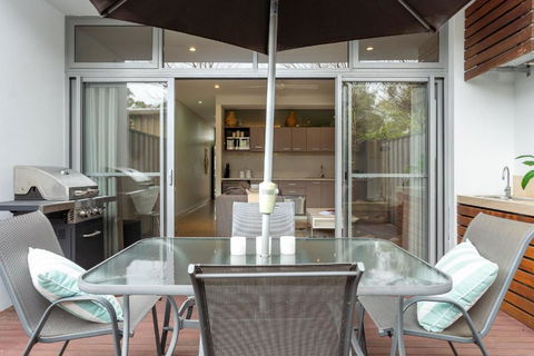 Dunn Bay Apartment 3 I Private Properties - VIC Tourism 4