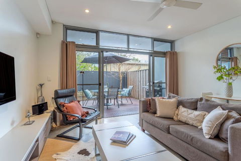 Dunn Bay Apartment 3 I Private Properties - VIC Tourism 0