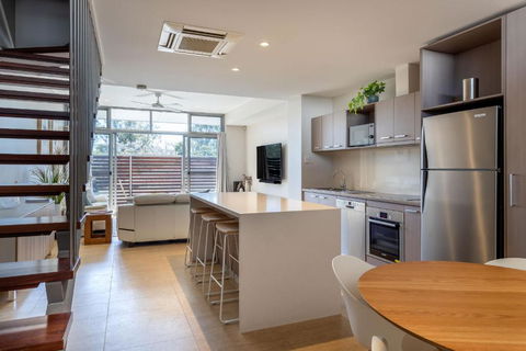 Dunn Bay Apartment 5 I Private Properties - VIC Tourism 4