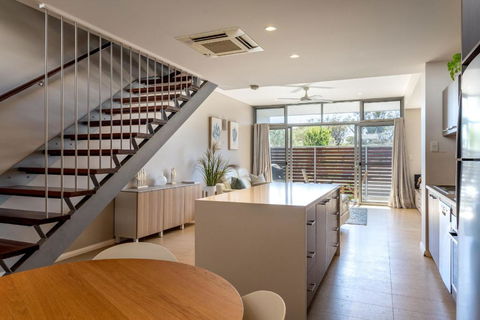 Dunn Bay Apartment 5 I Private Properties - VIC Tourism 3