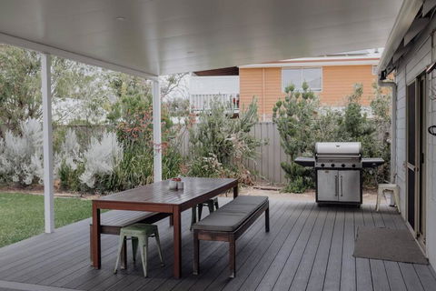 Dunsborough Beach Shack - VIC Tourism 4