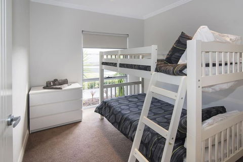 Dunsborough Lakes Escape - VIC Tourism 4