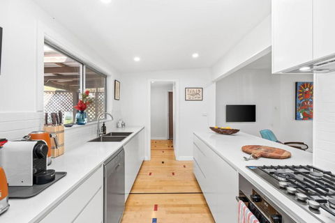 Durras Cottage - VIC Tourism 4