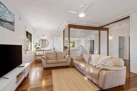 Dusties 5 Pacific Street South West Rocks - Full Linen Provided - VIC Tourism 3
