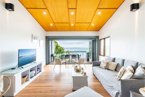 Dutchies By The Sea, 2 61 Christmas Bush Ave - Spectacular Views, Close To The Beach, Wi-Fi - VIC Tourism 1