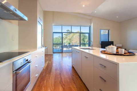 Eagle Escape I Private Properties - VIC Tourism 3
