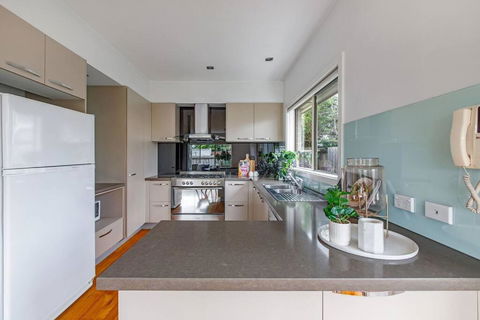 East Brighton Townhouse By Ready Set Host - VIC Tourism 1