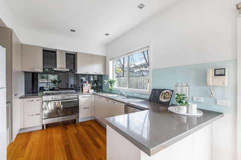 East Brighton Townhouse By Ready Set Host - VIC Tourism 2