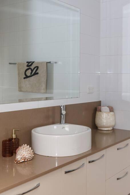 East Brighton Townhouse By Ready Set Host - VIC Tourism 4