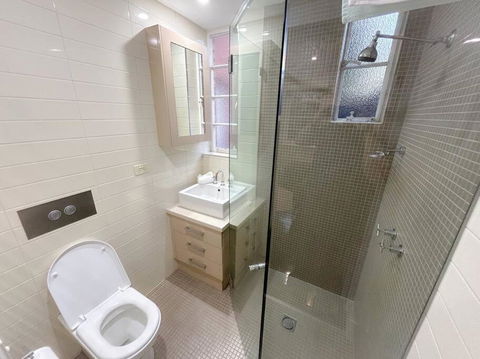 East Melbourne Unit With Courtyard - VIC Tourism 1