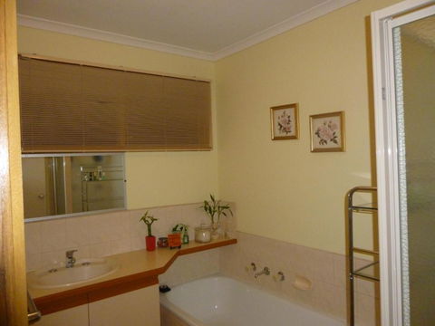 Effie Court - VIC Tourism 2
