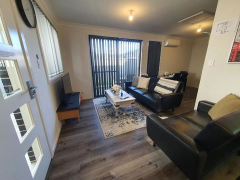 Entire 2br, Hideaway - VIC Tourism 4