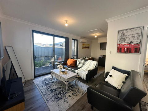Entire 2br, Hideaway - VIC Tourism 3