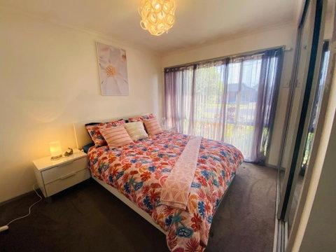 ENTIRE HOME IN WERRIBEE,BEST POSSIBLE LOCATION YOU CAN FIND - VIC Tourism 4