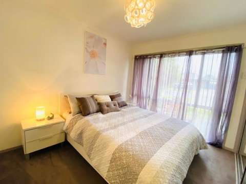 ENTIRE HOME IN WERRIBEE,BEST POSSIBLE LOCATION YOU CAN FIND - VIC Tourism 3