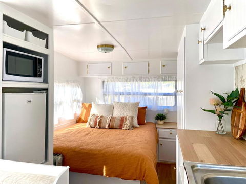 Esk Caravan Park & Rail Trail Motel - VIC Tourism 4