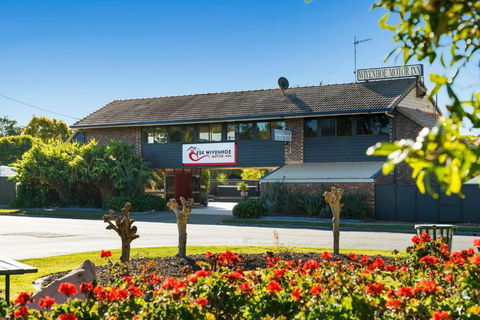 Esk Wivenhoe Motor Inn - VIC Tourism 0