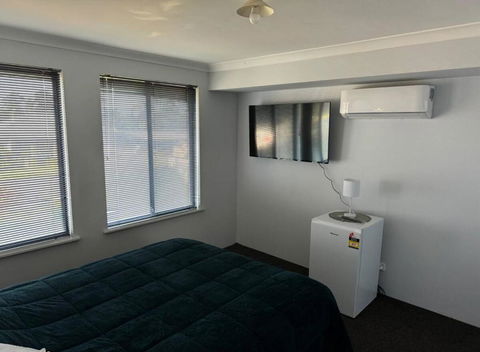Executive Escape 4 Bedroom Home - VIC Tourism 1