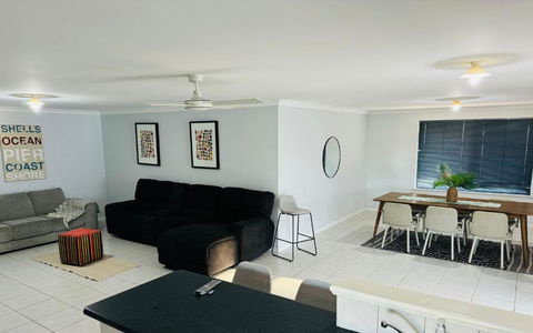 Executive Escape 4 Bedroom Home - VIC Tourism 3