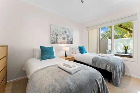 Family Friendly CBD 3BR Apt Hurtle Square - VIC Tourism 2